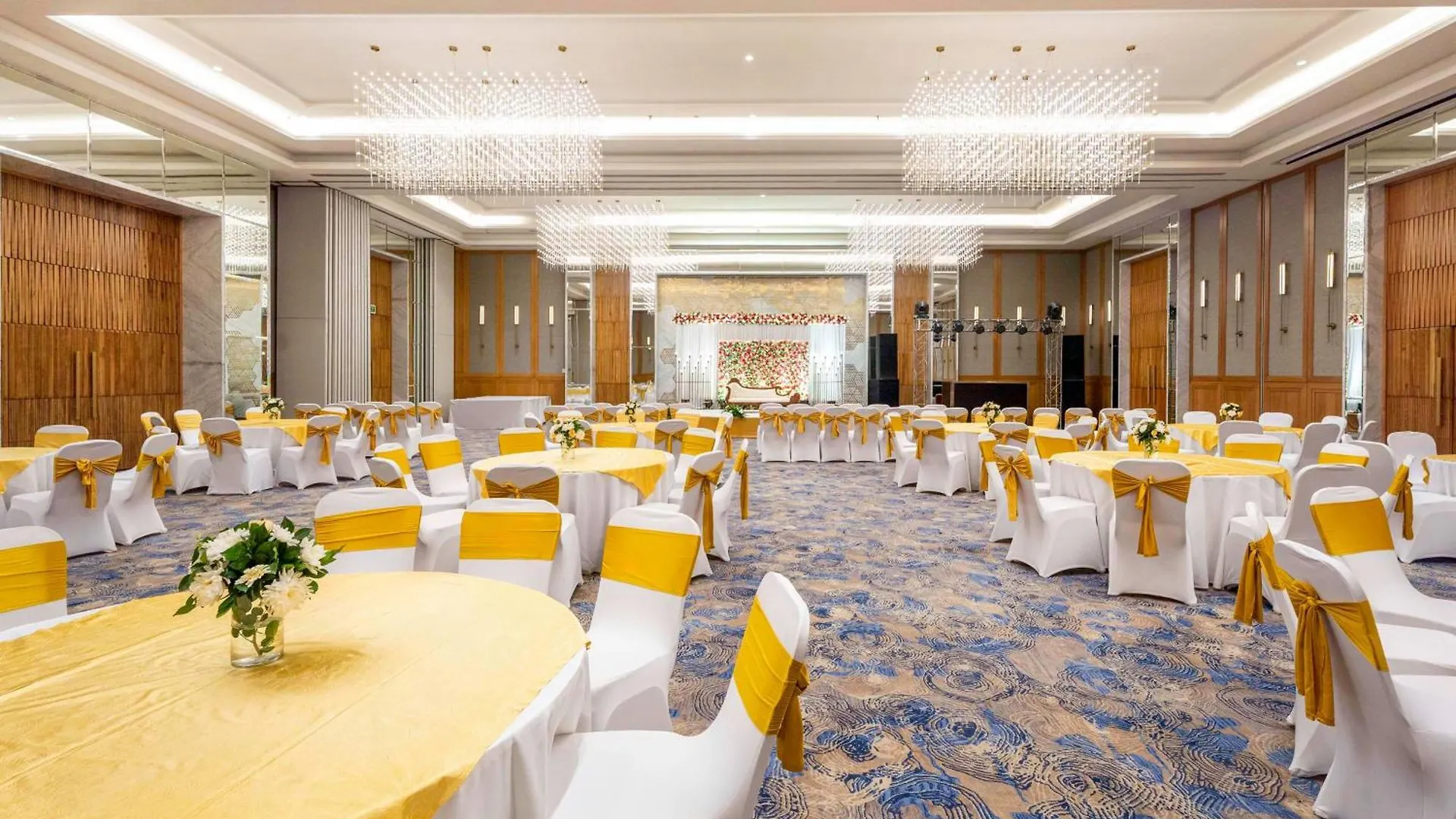 Radisson Gurugram Udyog Vihar Hotel Gurgaon 5*,